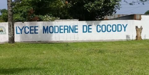 Côte d'Ivoire | Grève au Lycée Moderne de Cocody : un élève gifle une enseignante !