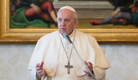 Le Vatican s'excuse après que le pape François ait utilisé des insultes offensantes envers les homosexuels