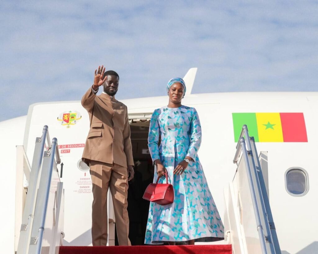 Le président sénégalais Bassirou Diomaye Faye s'envole pour la France