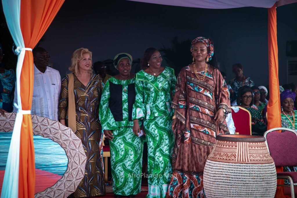 Cérémonie d'hommage des femmes de Côte d'Ivoire au président Alassane Ouattara (vidéo)