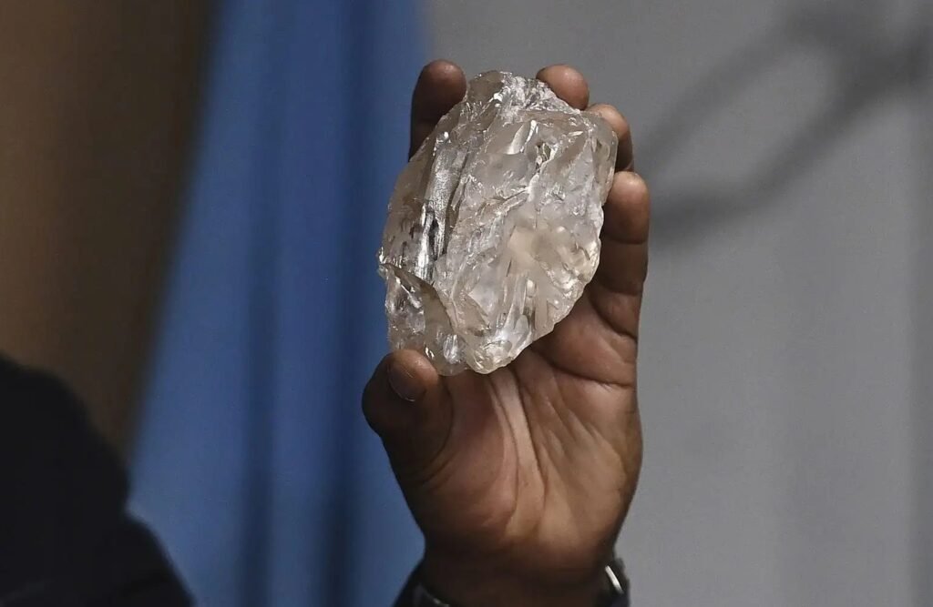 Découverte au Botswana d'un diamant de 2 492 carats, le deuxième plus gros au monde