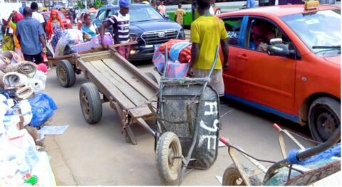 Lutte contre le Désordre Urbain à Abidjan : Le Ministre-Gouverneur Réagit aux Défis de la Brigade Spéciale