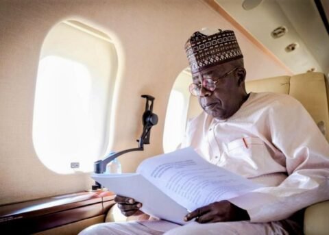 Le président nigérian en visite en France après restitution d'avions saisis par la justice