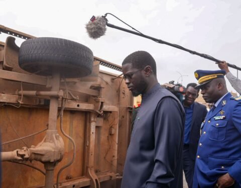 Sénégal : Bassirou Diomaye Faye interrompt son convoi pour secourir des victimes d'un accident