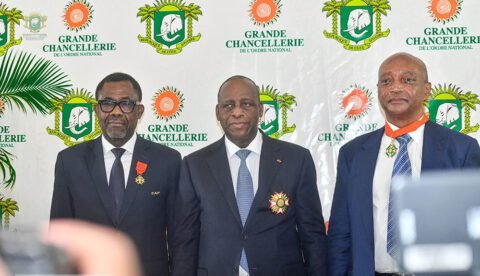 Côte d'Ivoire : Patrice Motsepe décoré Commandeur de l'Ordre du mérite national par le Président Ouattara