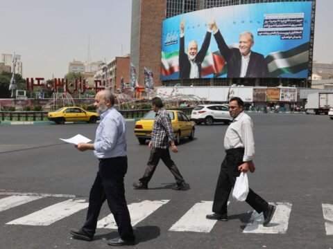 La France exhorte ses citoyens à quitter l'Iran