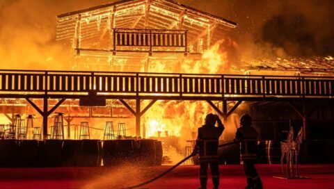 Incendie ravageur au marché de Noël du Barcarès en France