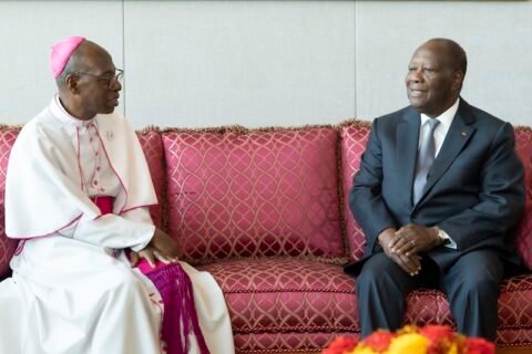 Entretien du Président Alassane Ouattara avec Monseigneur Ignace Bessi Dogbo et M. Ian Cockerill