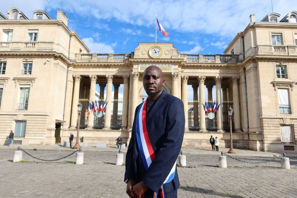 France : Le député Aly Diouara menacé de taser par un policier